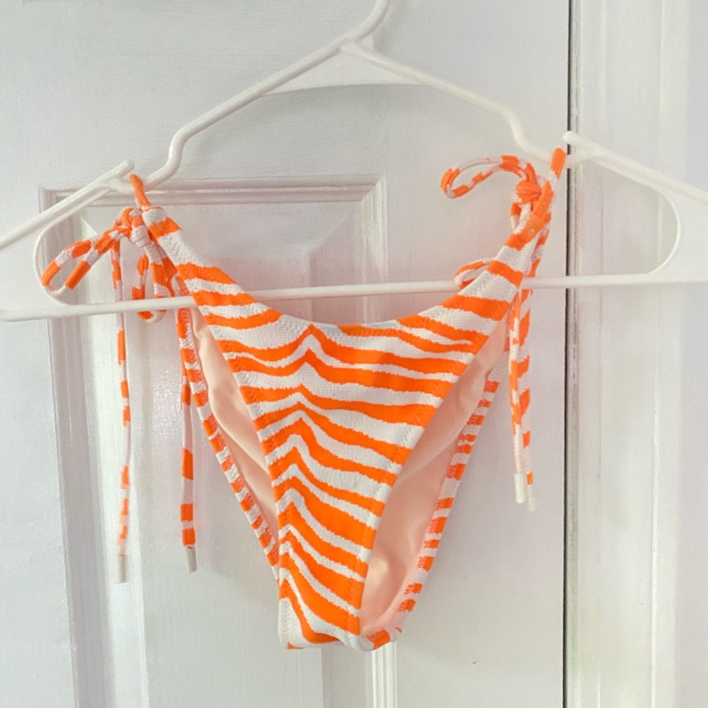 Triangle Bikini - Picture 4 of 11